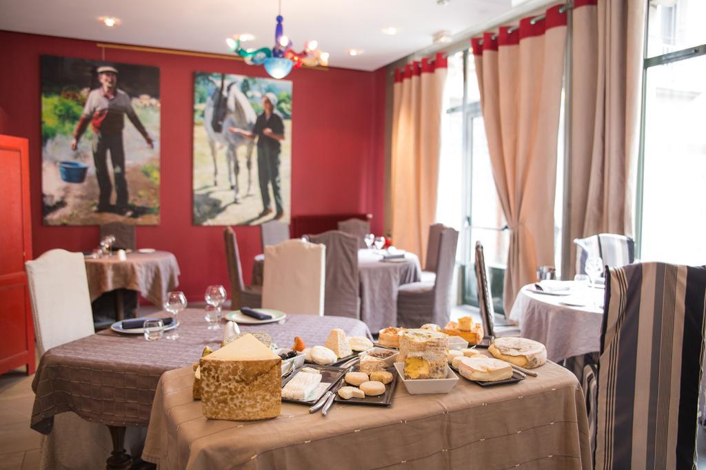 ホテル オテル レストラン ル レジーナ Le Puy-en-Velay エクステリア 写真
